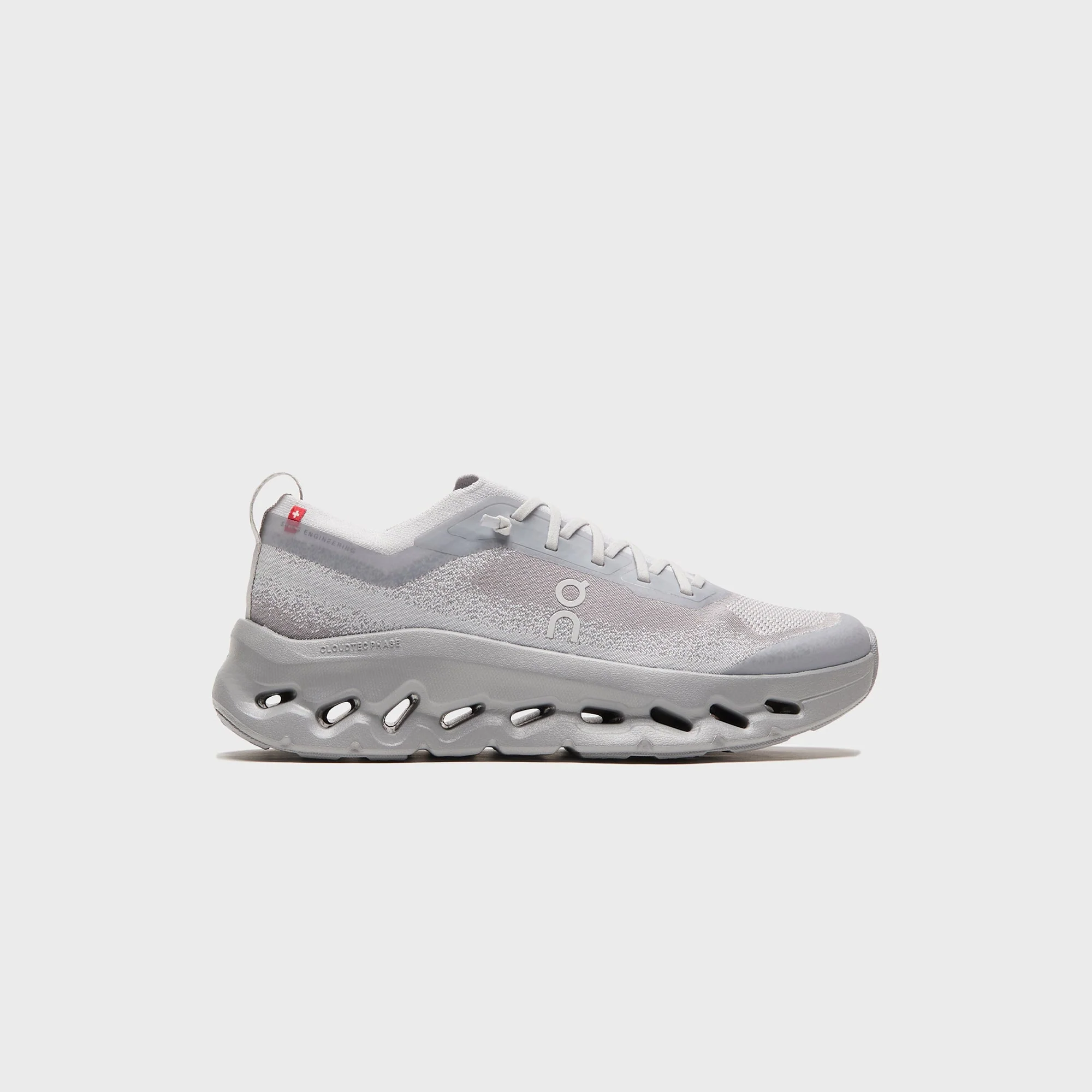 On Running WMNS Cloudtilt Moon - Wolf / Alloy